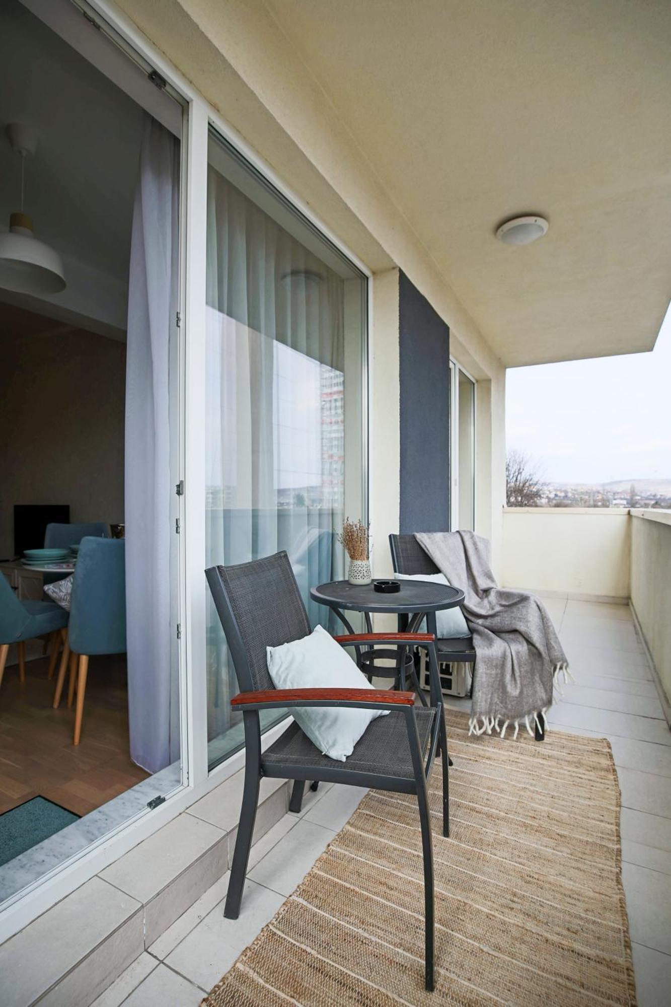 Stylish Condo - Parking And Balcony كلوج-نابوكا المظهر الخارجي الصورة